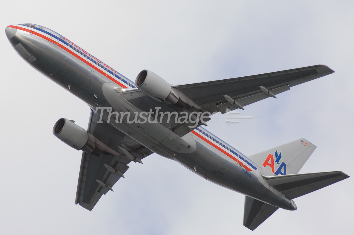 Boeing 767-223/ER N323AA (cn 22324/146)
